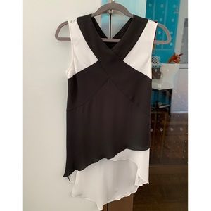 BCBG SLEEVELESS blouse